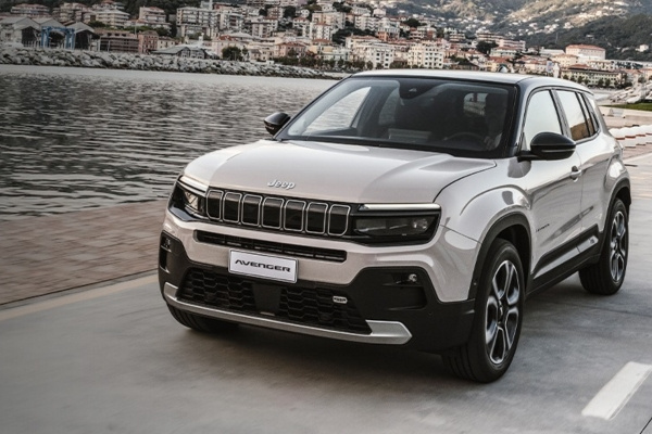 Nuova Jeep Avenger Benzina